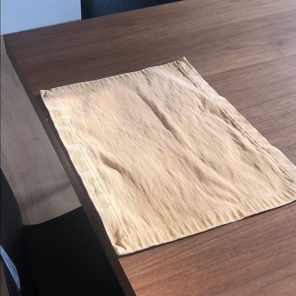 Crate and Barrel Cotton Placemat Set of 4 - Picture 2 of 2